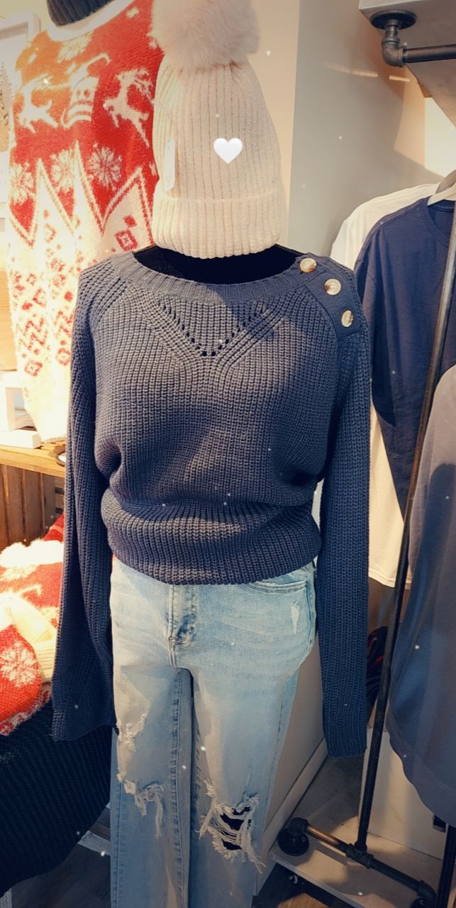 Allie buttoned pullover