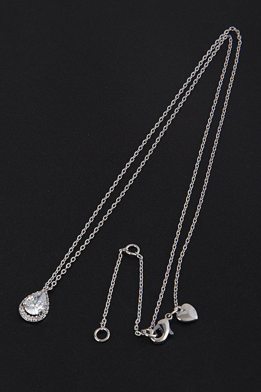 Dainty teardrop necklace